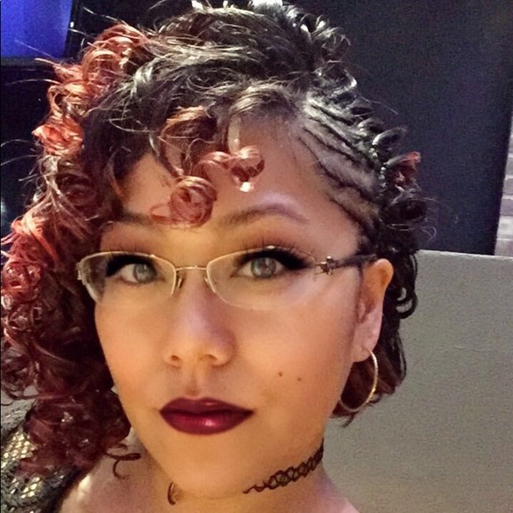 Meet your Posher, Julee - Picture 1 of 2